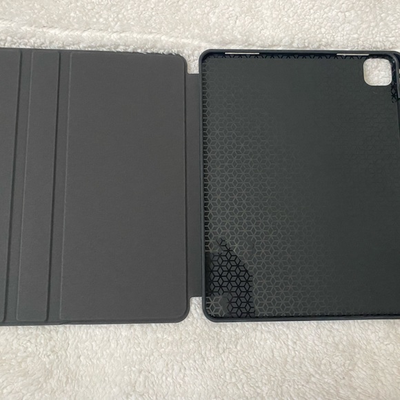 iPad Pro 12.9 case - Picture 1 of 4
